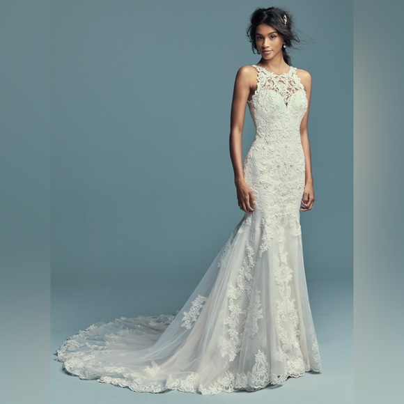 Never worn Maggie Sottero plus size wedding dress - Picture 8 of 8